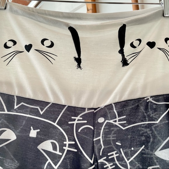The CAT’S PAJAMA pants, large, $12 - Picture 10 of 12